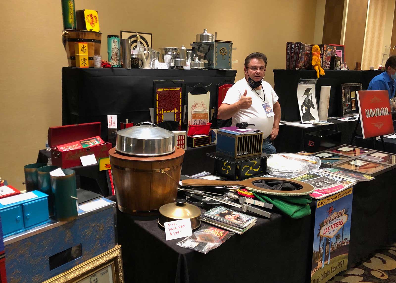Gary Darwin Collection Booth at the Magic Collectors Expo 2021